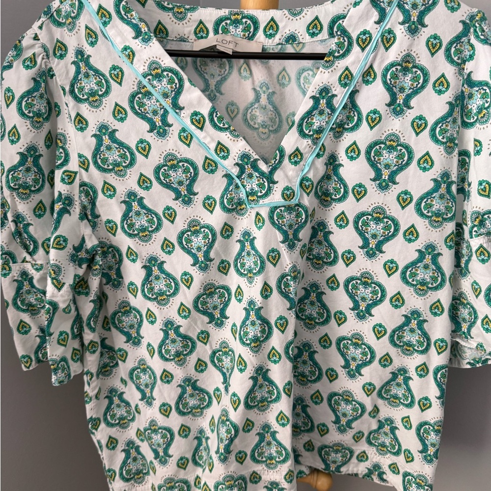 LOFT Women's Teal and White Patterned Blouse